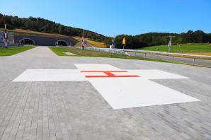 [VIDEO] Najbardziej malowniczy odcinek „eski” w Polsce z najdłuższym tunelem pozamiejskim w kraju otwarty. Droga ekspresowa S3 Bolków – Kamienna Góra oddana do ruchu