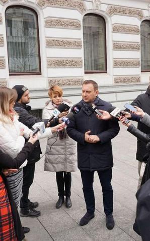 Gimnazjaliści po egzaminach. Teraz ósmoklasiści