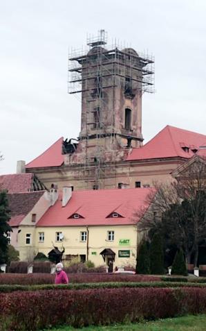 [VIDEO] Po pożarze ruszyła odbudowa wieży zamkowej w Żarach