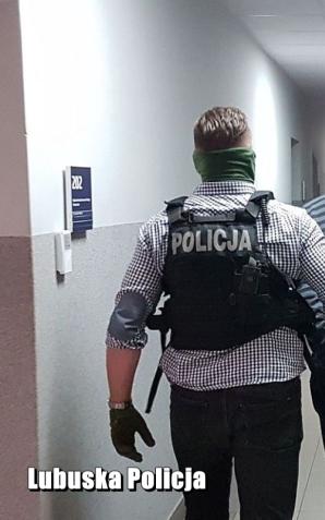 [VIDEO] Policjanci udaremnili wprowadzenie do obiegu fałszywych banknotów. Aresztowano dwóch mężczyzn