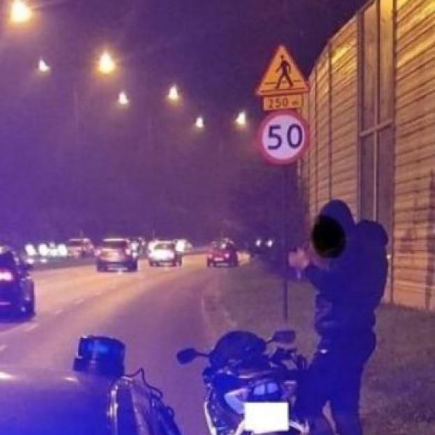 Zmrok, mgła i 167 km/h motocyklem