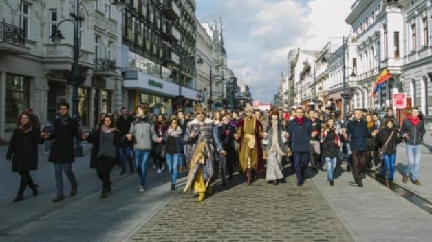 Słoneczna studniówka na Piotrkowskiej