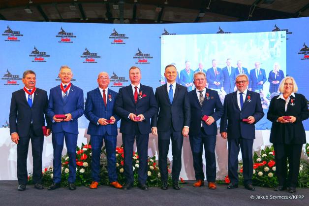 Prezydent RP Andrzej Duda wziął udział w XXXI Krajowym Zjeździe Delegatów NSZZ Solidarność i podkreślał, że dzięki realizacji społecznych postulatów i zamierzeń, Polska dzisiaj wygląda nieporównywalnie lepiej